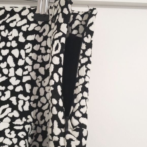 Guess Black & White Animal Pattern Skirt - Picture 6 of 8